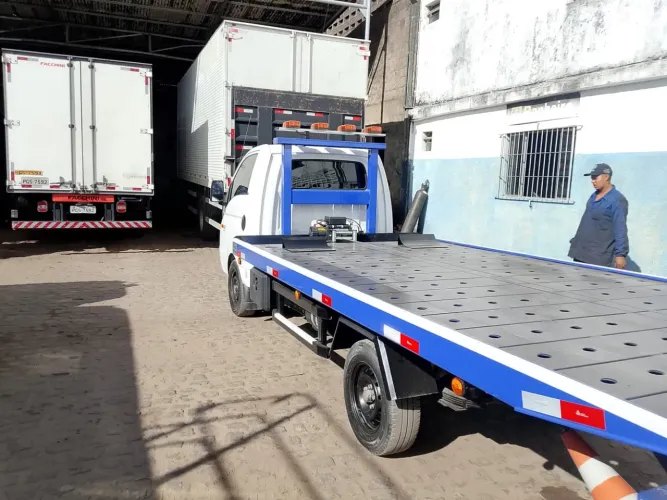 PLATAFORMA HIDRÁULICA PARA REBOQUE EM HR