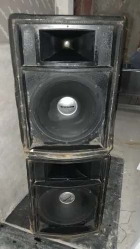 Caixa de som com amplificador