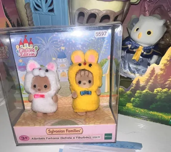 Sylvanian families set gatinho e filhotinho com fantasia