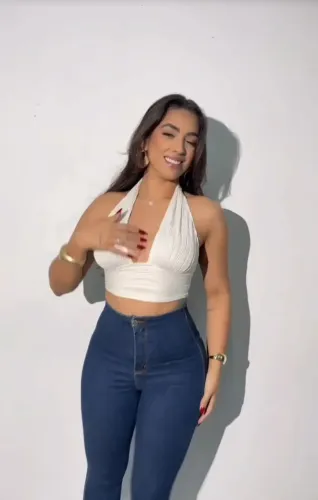 Vendo calça mamacita jeans.46 com ilhóses levanta bumbum.nova 