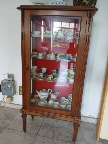 Vende-se Cristaleira