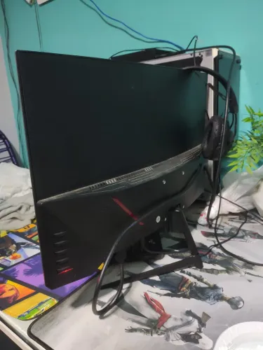 Monitor pcyes gamer curvo