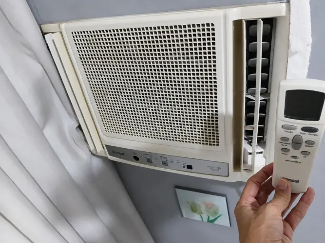 Ar condicionado de janela, com controle remoto