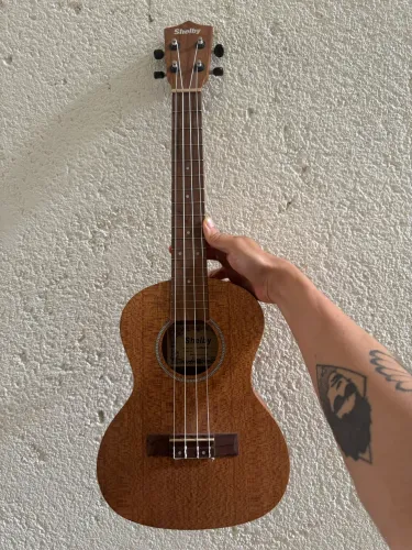 Ukulele Shelby - Ótimo estado!