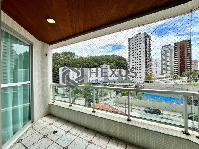 Apartamento com varanda vista mar e lazer na Praia das Astúrias, Guarujá