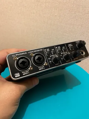 Placa de áudio - Behringer UMC202HD 