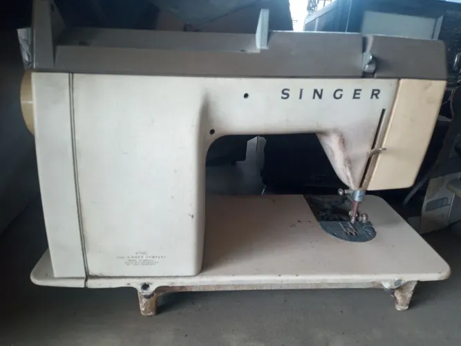 Máquina de costura Singer