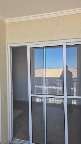 Porta de alumínio branco com vidro