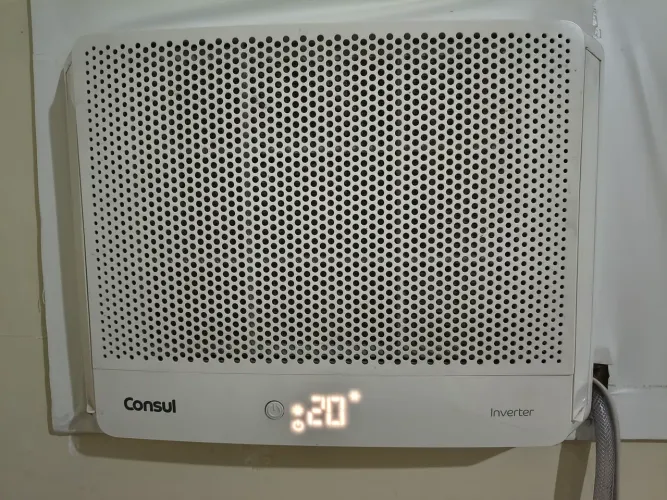 Ar-Condicionado de Janela Consul 10.000 BTUs Inverter Bivolt- Impecável / Muito Econômico