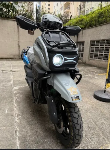 TANK (BMW) 26/27 geração 2 com 6 auto falantes 