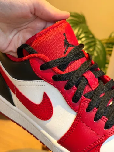 Nike Air Jordan 1 Mid (Original)
