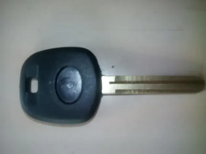 Chave Matriz Para Linha Renault e Peugeot Com Encaixe Para Chip.