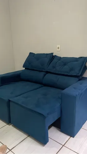Sofá azul retrátil
