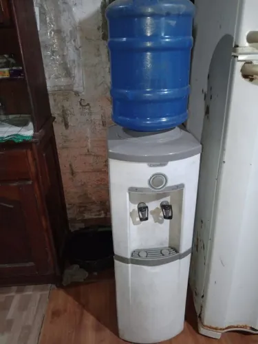 VENDO BEBEDOURO FUNCIONANDO PERFEITAMENTE GELADO ÓTIMO 