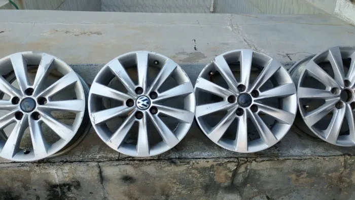 Jogo de Rodas Esportivas aro 15'' 5 furos.