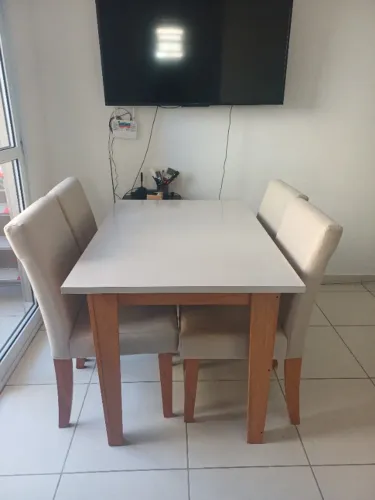 Mesa 4 cadeiras