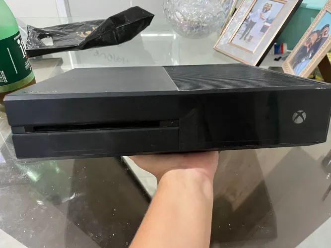 Xbox One Fat 500GB somente console, dono anterior danificou todos os conectores