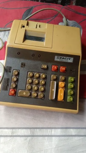 MÁQUINA ANTIGA FACIT NO ESTADO 