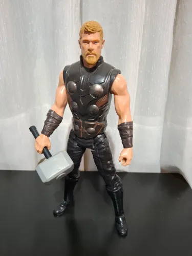 Boneco thor 30cm com martelo hasbro