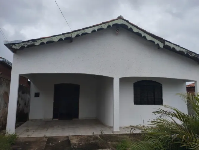 Alugo Casa 3/4 sendo uma Suíte *