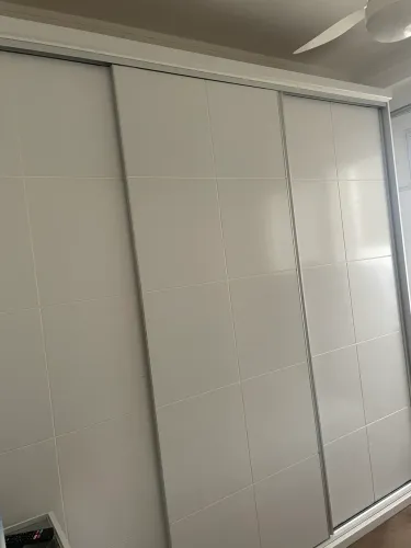 Guarda-roupa casal - 3 portas