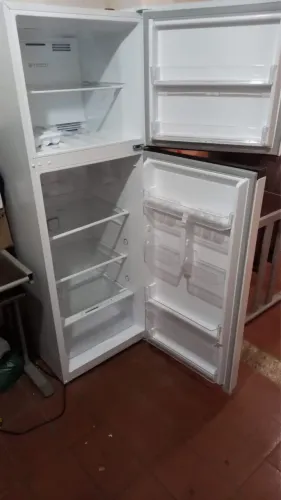 VENDO GELADEIRA MIDEA 347L SEMI NOVA, BEM CONSERVADA