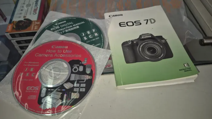 Maquina Fotográfica Canon EOS 7D COM ACESSÓRIOS 