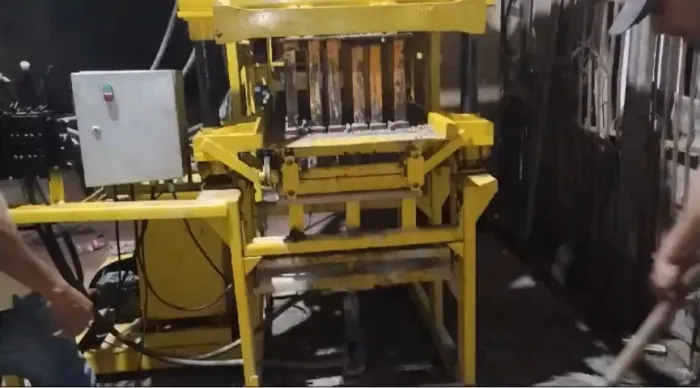 Maquina de fazer bloco