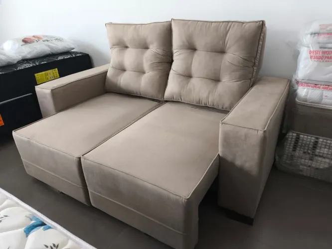 SOFÁ RETRÁTIL E RECLINÁVEL DISPONÍVEL À PRONTA-ENTREGA NA COR BEGE