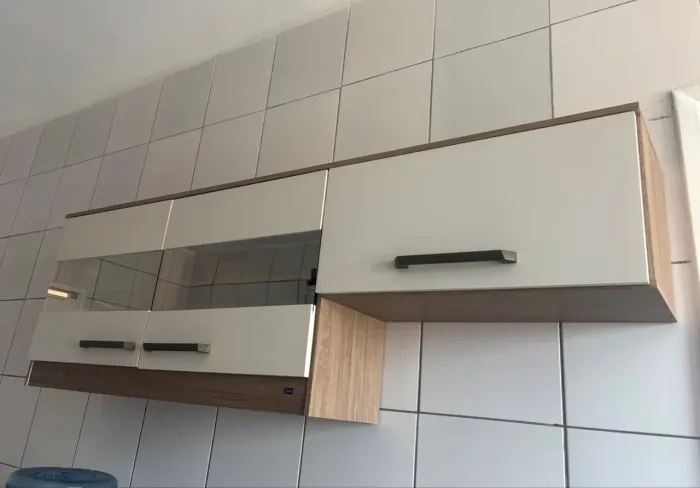 ARMÁRIO DE COZINHA