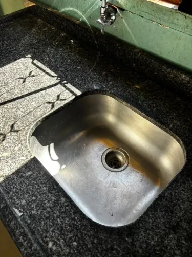 VENDO PIA DE GRANITO COM CUBA