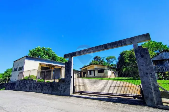 Ampla Residência c/ Lazer em Garibaldi/RS