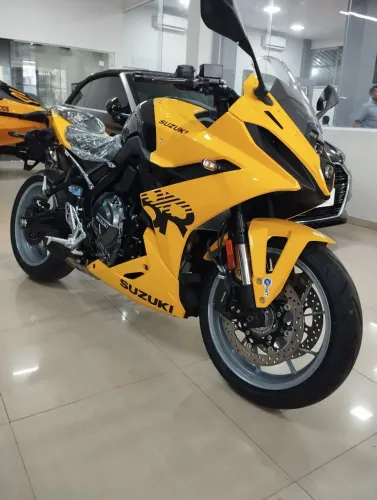 GSX- 8R Lançamento SUZUKI