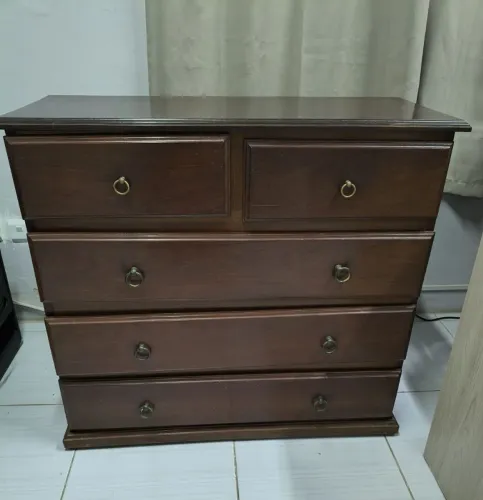 Comoda em madeira maciça de Gravatá