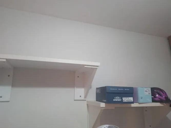 Vende se prateleiras com duas partes