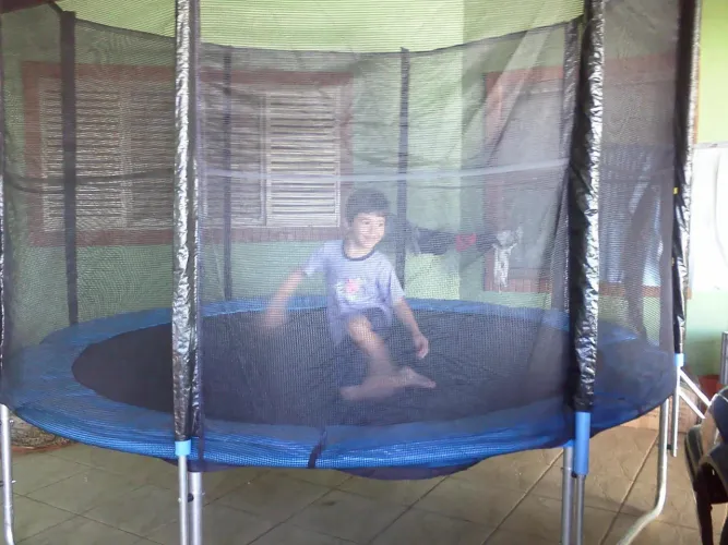 Cama elástica 3,05 metros com tela proteção escadinha completa