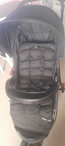 Carrinho e bebe conforto 