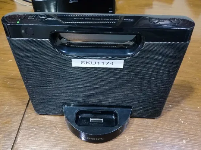 Sony RDP-M5iP, um sistema de som portátil com dock para ipod/ apple com 30 pinos FUNCIONAL