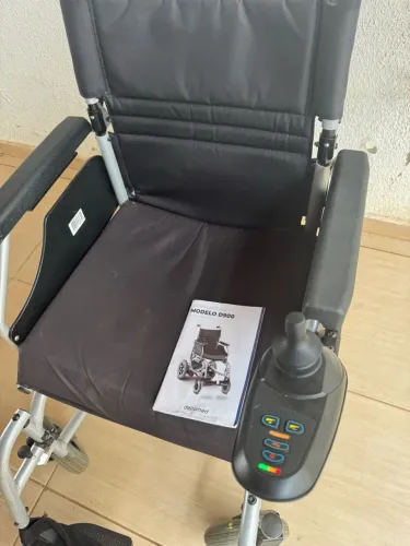 Cadeira de rodas motorizada DELLAMED