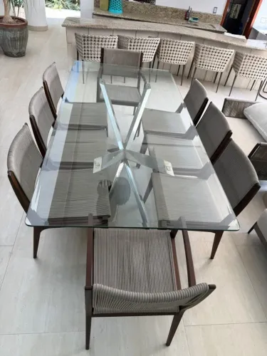 Mesa com 8 cadeiras