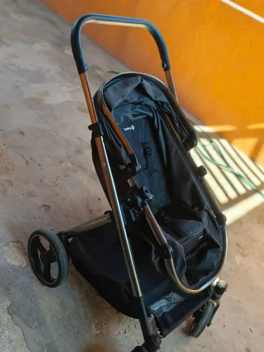 Vendo kit safety 1st,carrinho, bebê conforto mais a base para acoplar no carro!