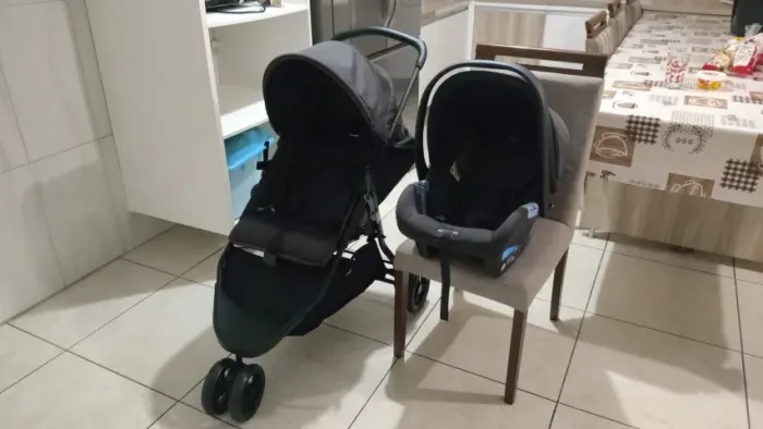 Kit Carrinho + Bebê Conforto  Burigotto Cor Preto
