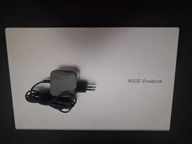 Notebook ASUS VivoBook 11ª Ger. (Impecável) - Ideal para Trabalho e Estudos!