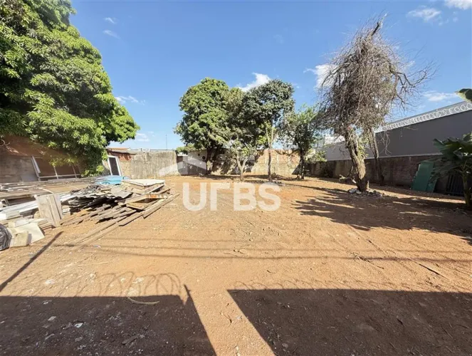 Terreno à venda no Parque Anhanguera II, Goiânia, com 420 m² e excelente potencial para co