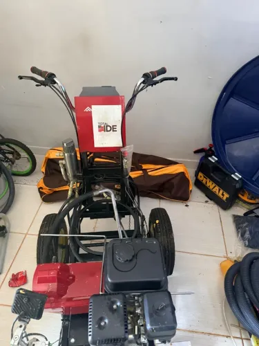 Máquina de demarcação viária