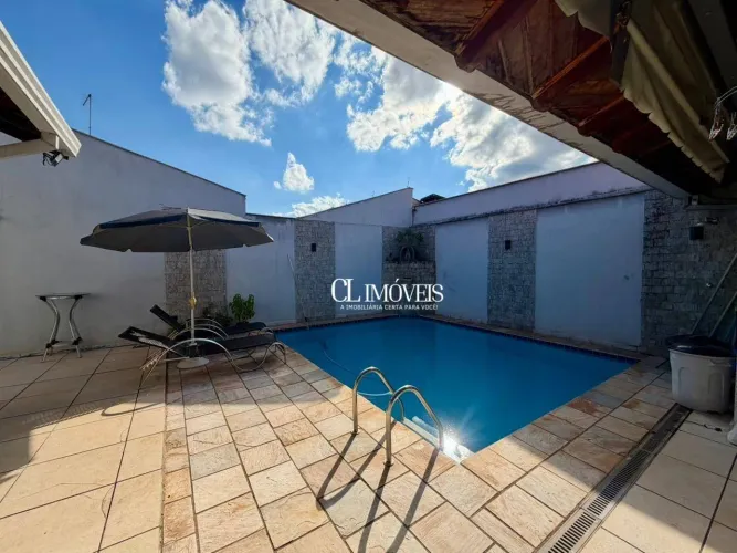 Casa com 3 quartos (01 suíte) ,Escritório, Piscina, Zona Leste, Londrina