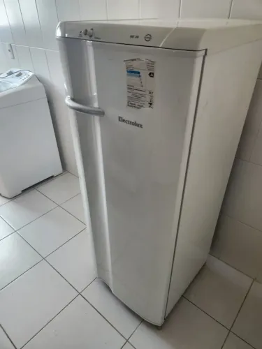 Geladeira Eletrolux RE 28 - usada