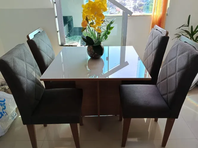 Mesa De Jantar 4 cadeiras