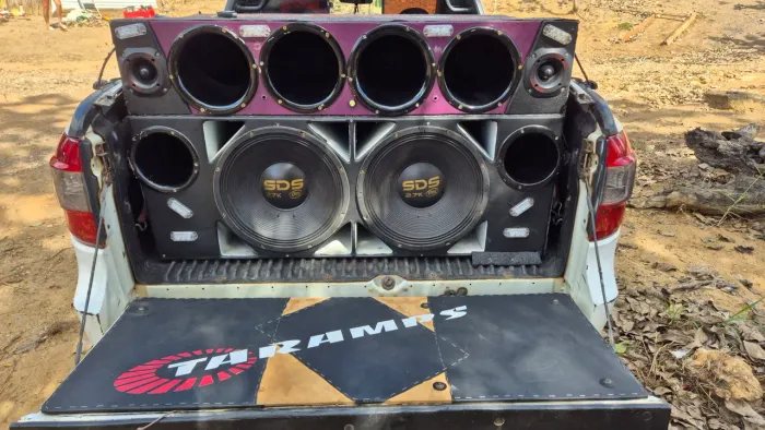 Som automotivo 2x4