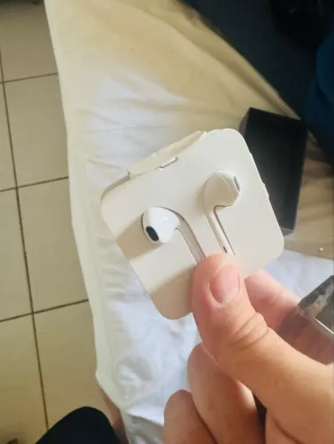 Apple EarPods com conector Lightning